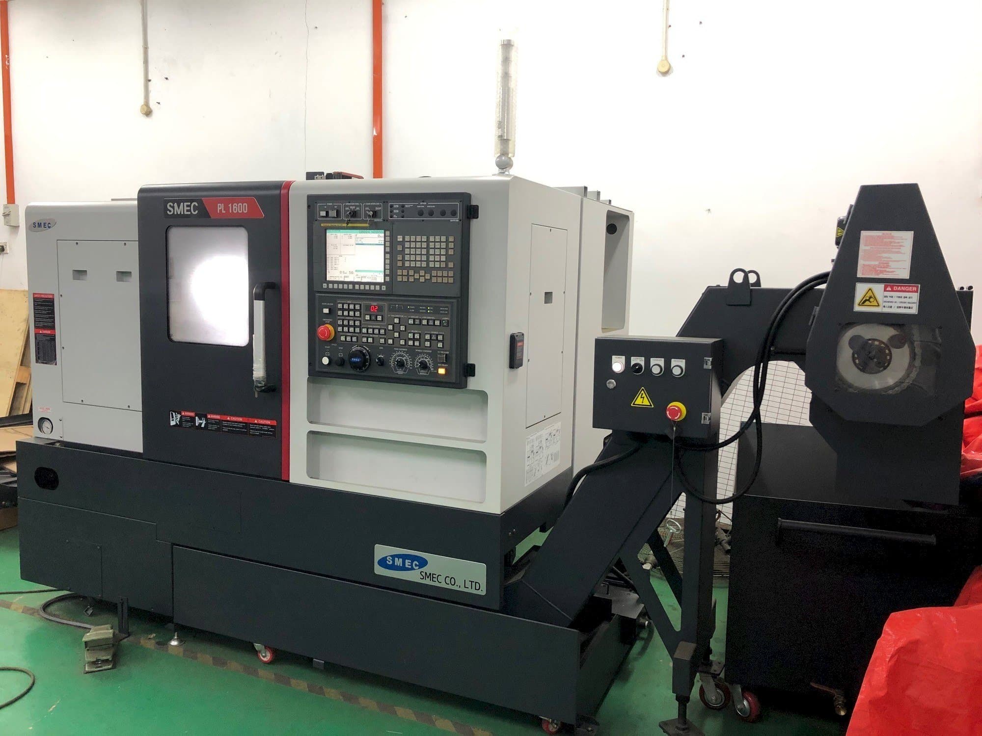 Frontansicht der SMEC PL1600  Maschine