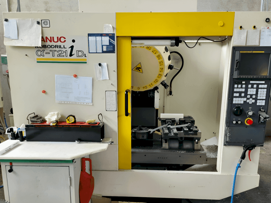 Frontansicht der FANUC Robodrill Alpha T21iD  Maschine