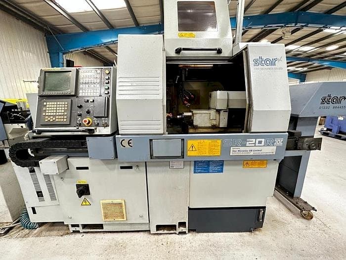 Frontansicht der Star SR-20 R II  Maschine