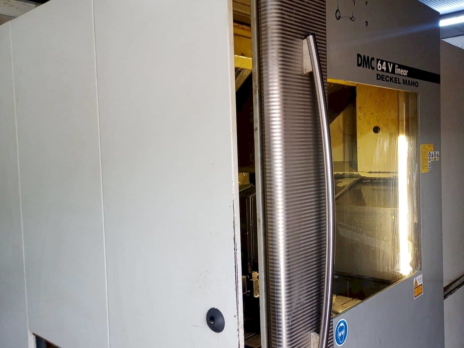 Frontansicht der DECKEL MAHO 64v Linear  Maschine