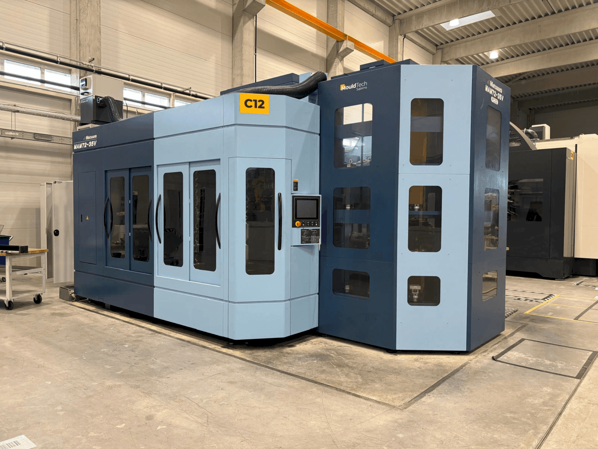 Frontansicht der Matsuura MAM72-35V  Maschine
