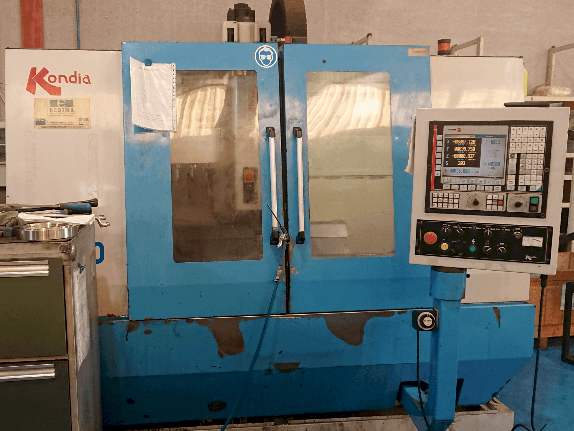 Frontansicht der KONDIA B-1050  Maschine