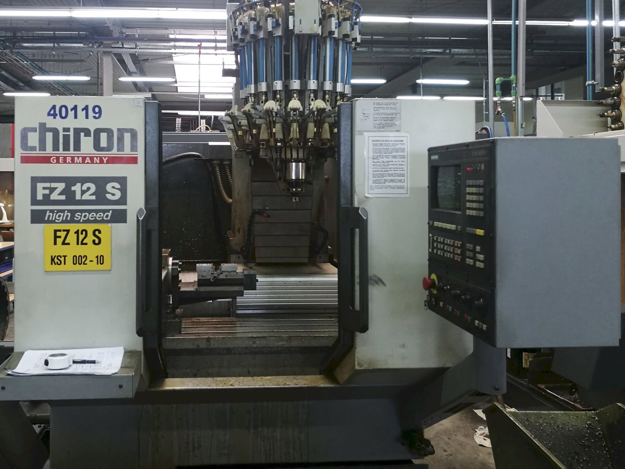 Frontansicht der CHIRON FZ 12 S  Maschine