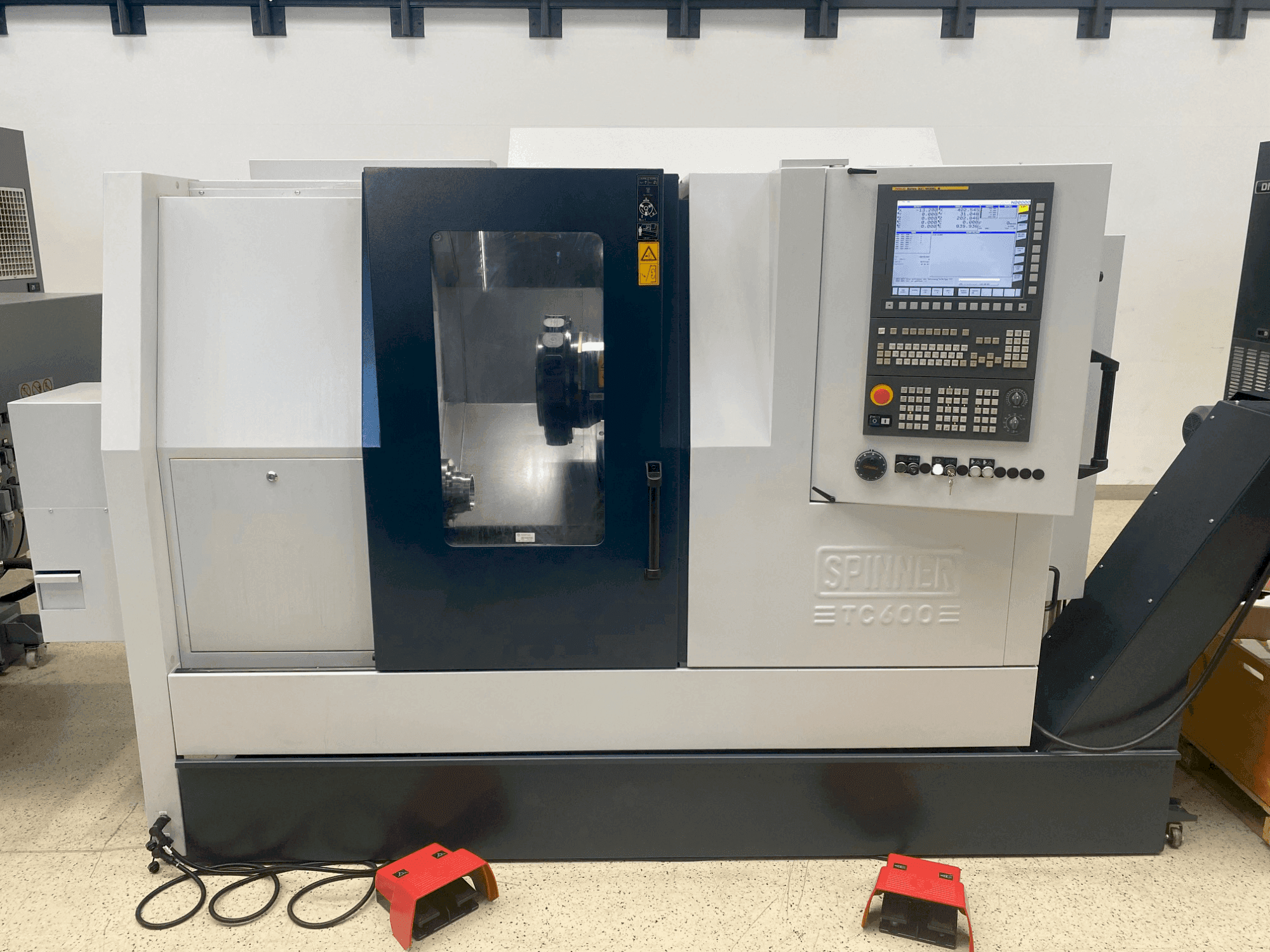 Frontansicht der SPINNER TC600-65-MCY  Maschine