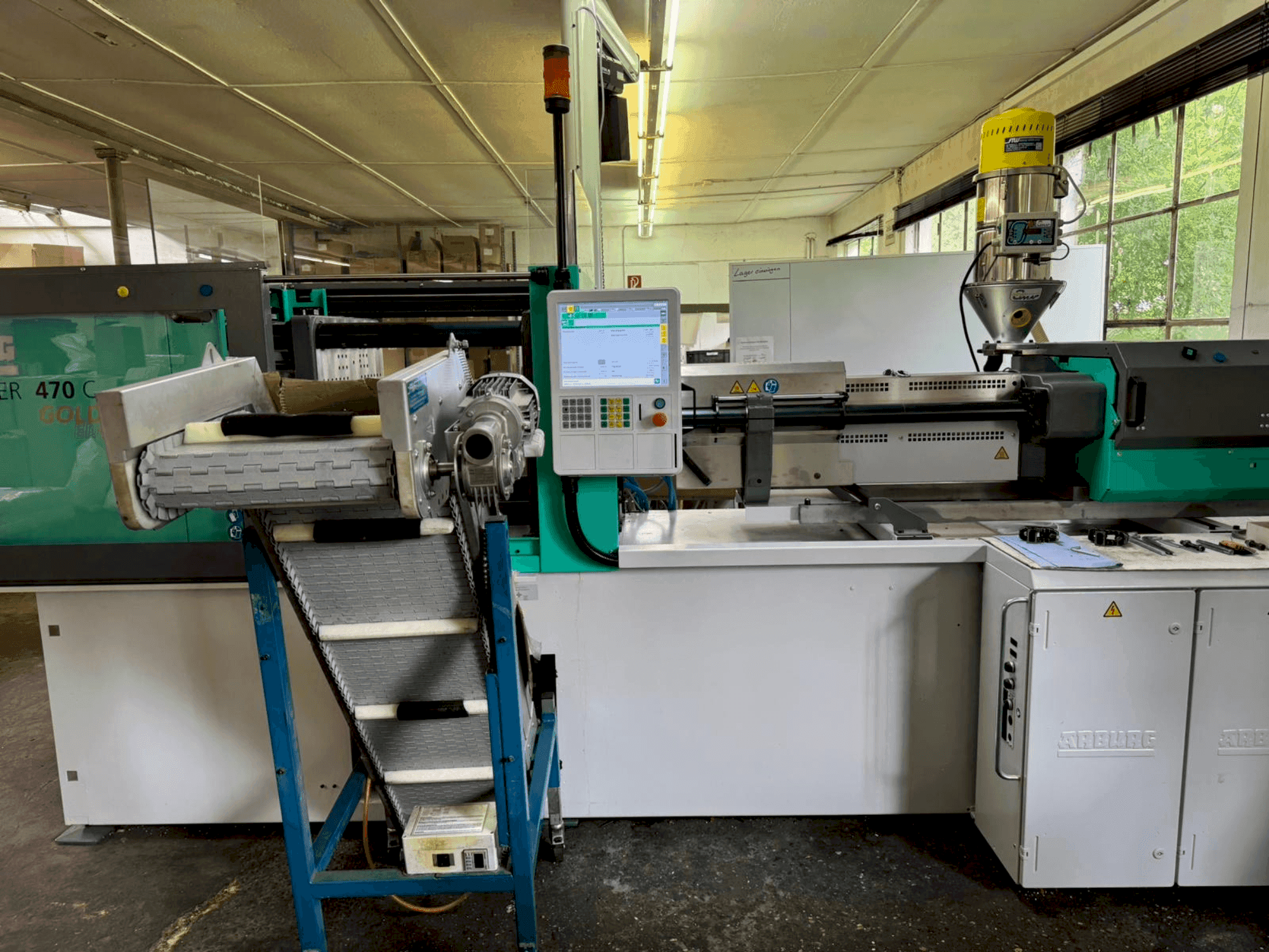 Frontansicht der Arburg 470 C 1500-800  Maschine