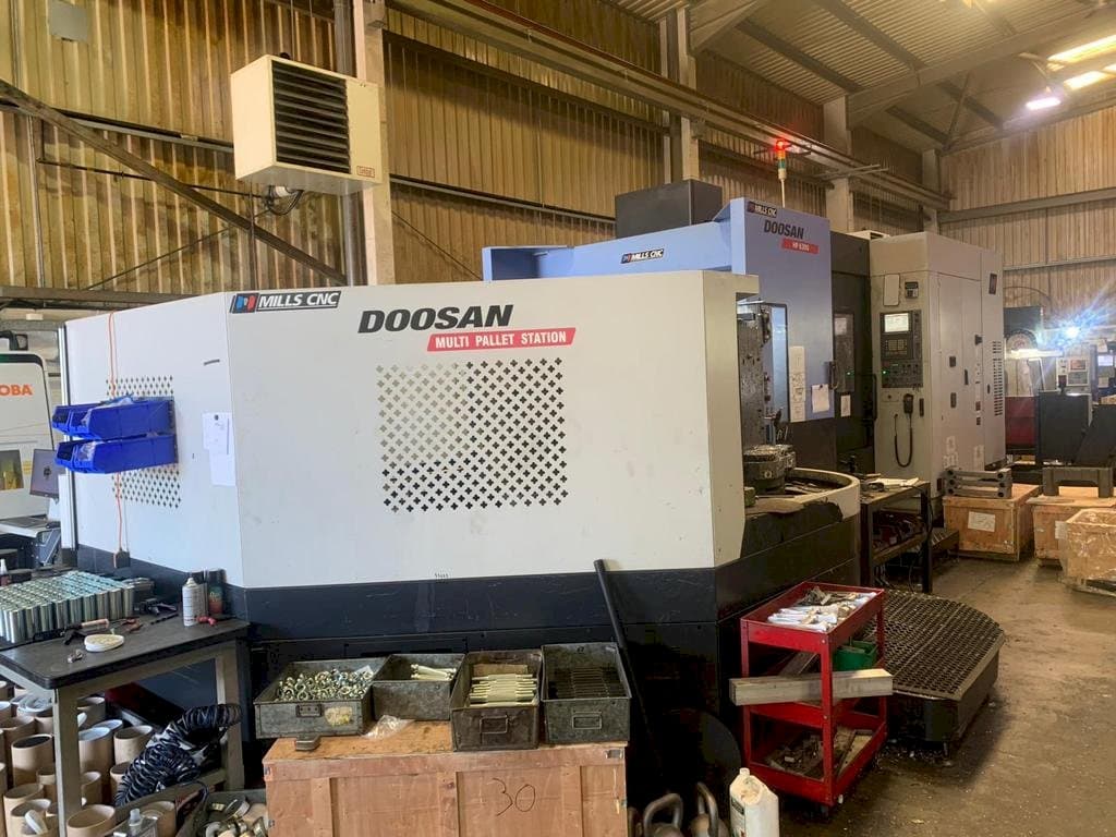 Frontansicht der Doosan HP 6300  Maschine