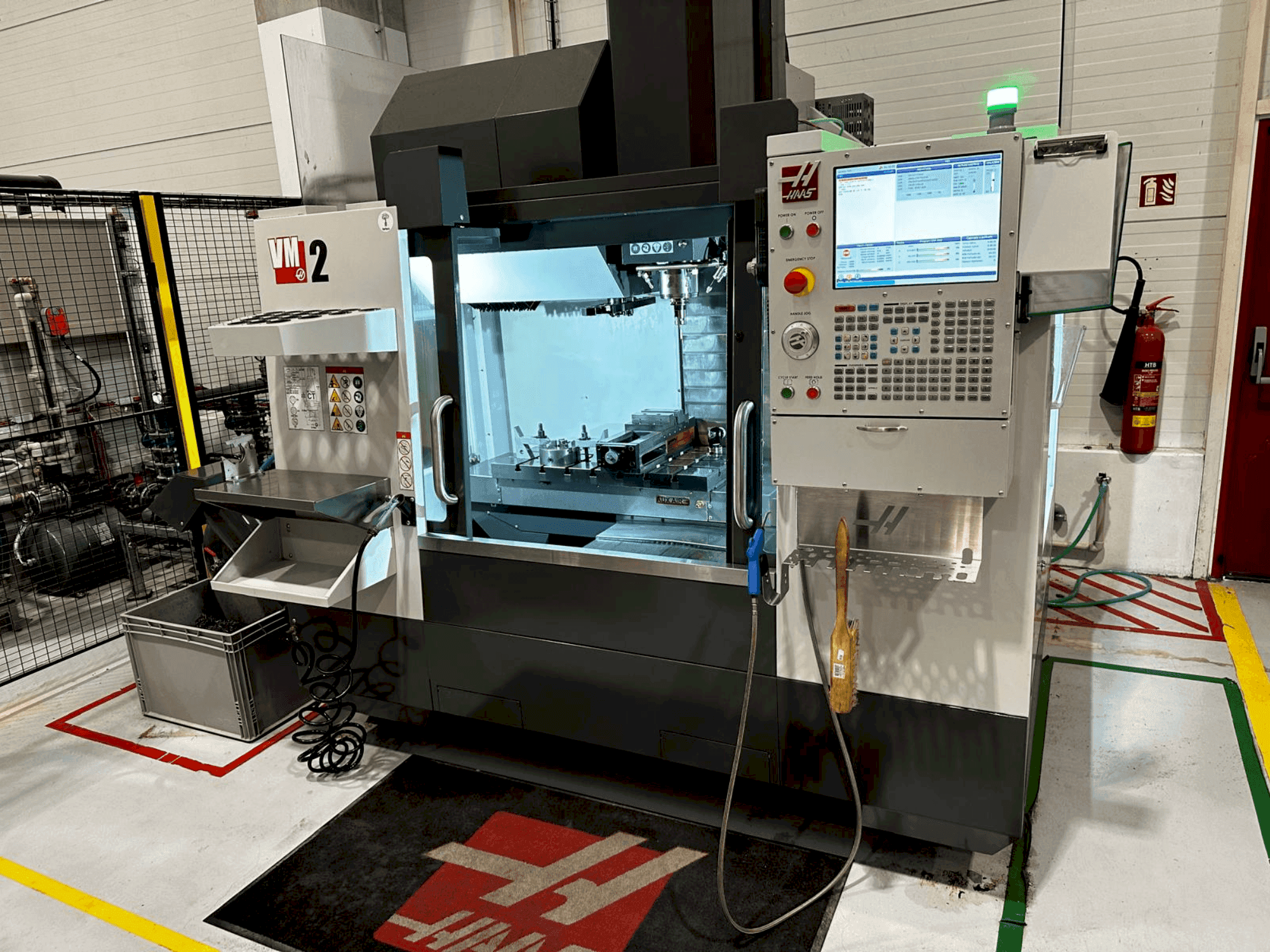 Frontansicht der HAAS VM-2  Maschine