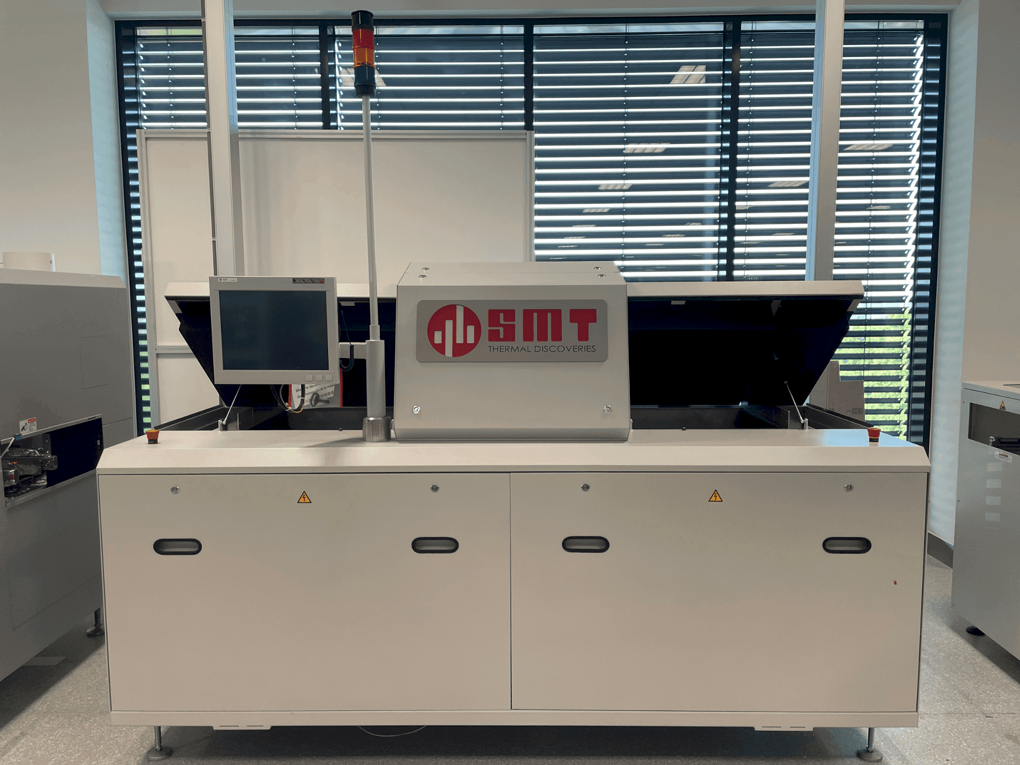 Frontansicht der SMT UV 3/-3  Maschine