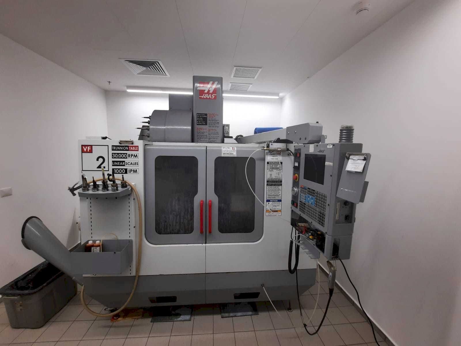 Frontansicht der HAAS VF2  Maschine