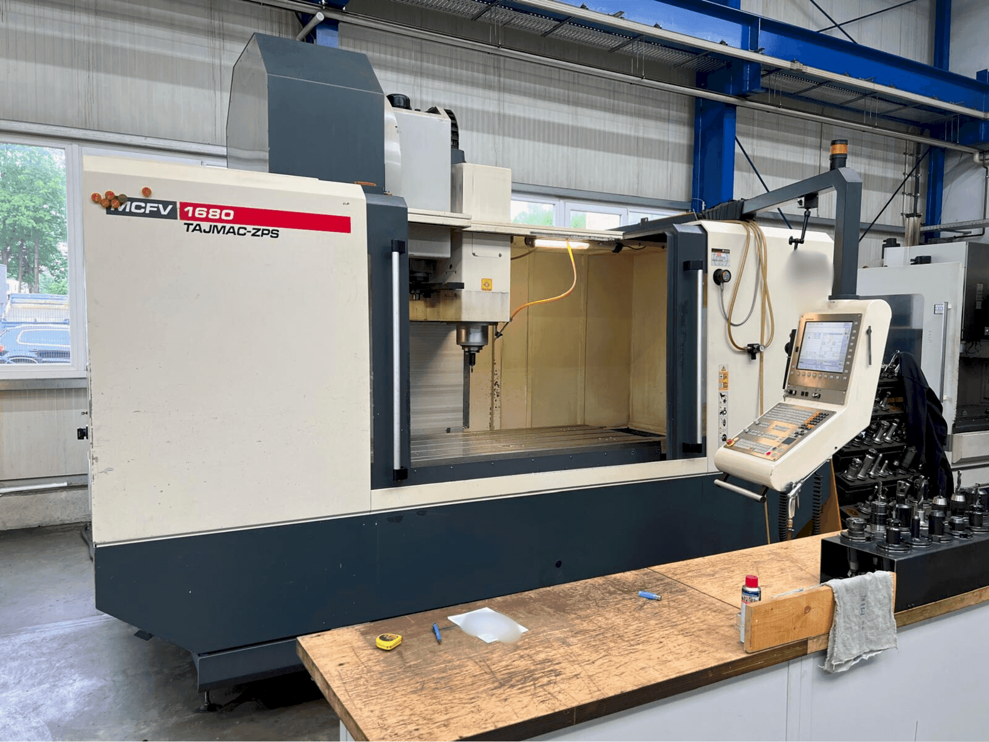 Frontansicht der TAJMAC-ZPS MCFV 1680  Maschine