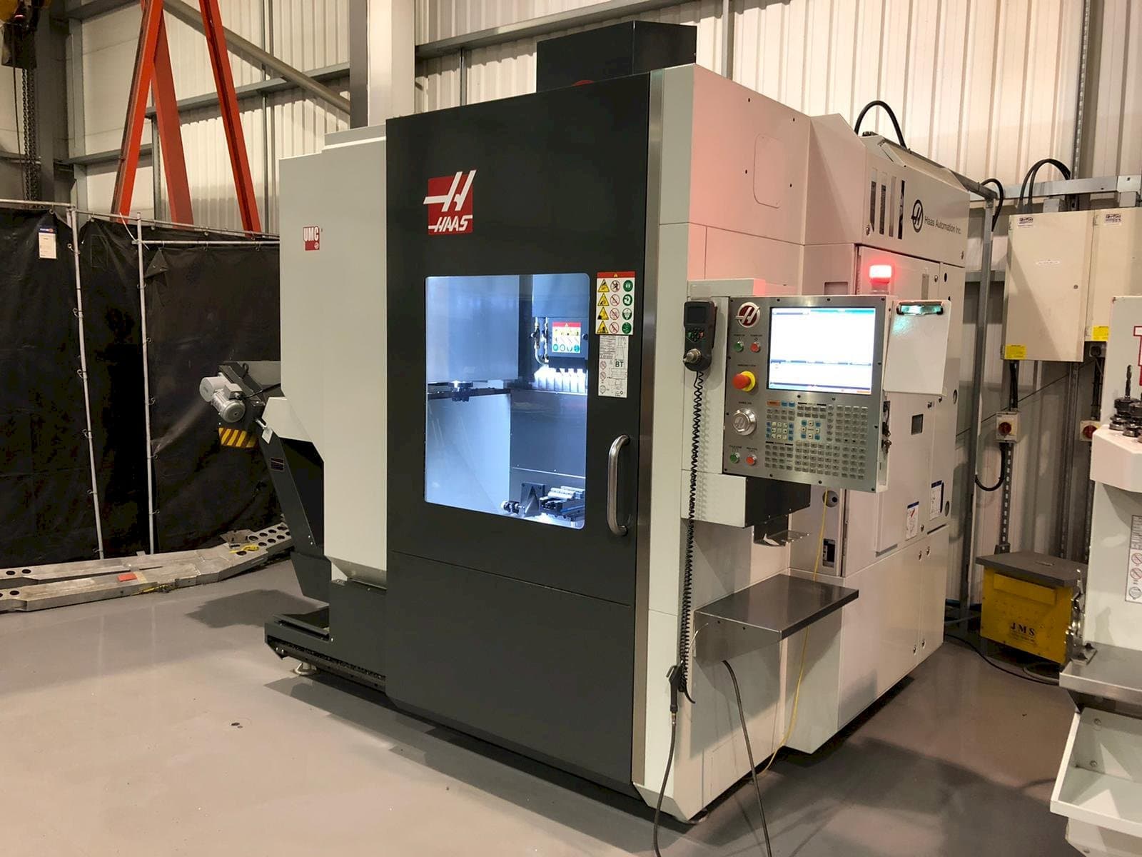 Frontansicht der HAAS UMC - 750  Maschine