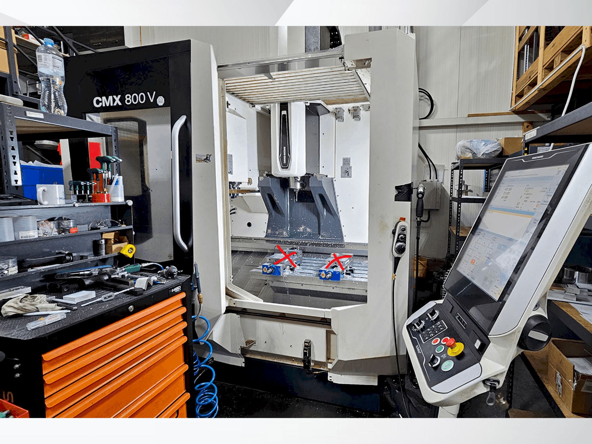 Frontansicht der DMG CMX 800V  Maschine