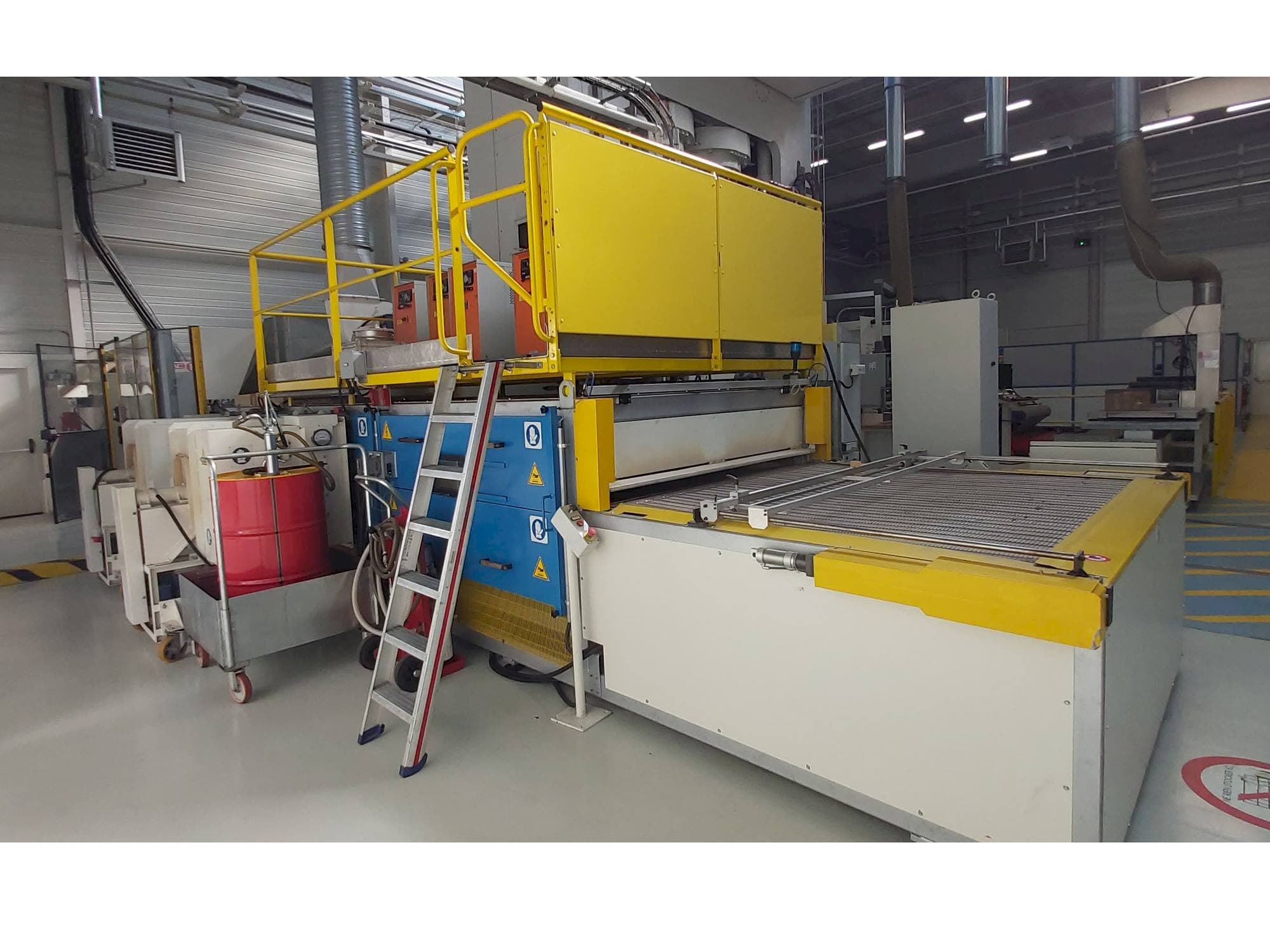 Frontansicht der CANNON PRE PREG OVEN  Maschine