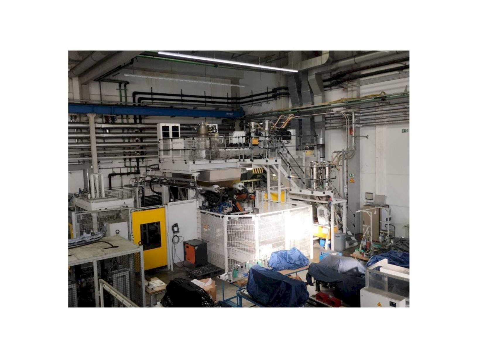 Frontansicht der EXTRAPLAST 140to  Maschine