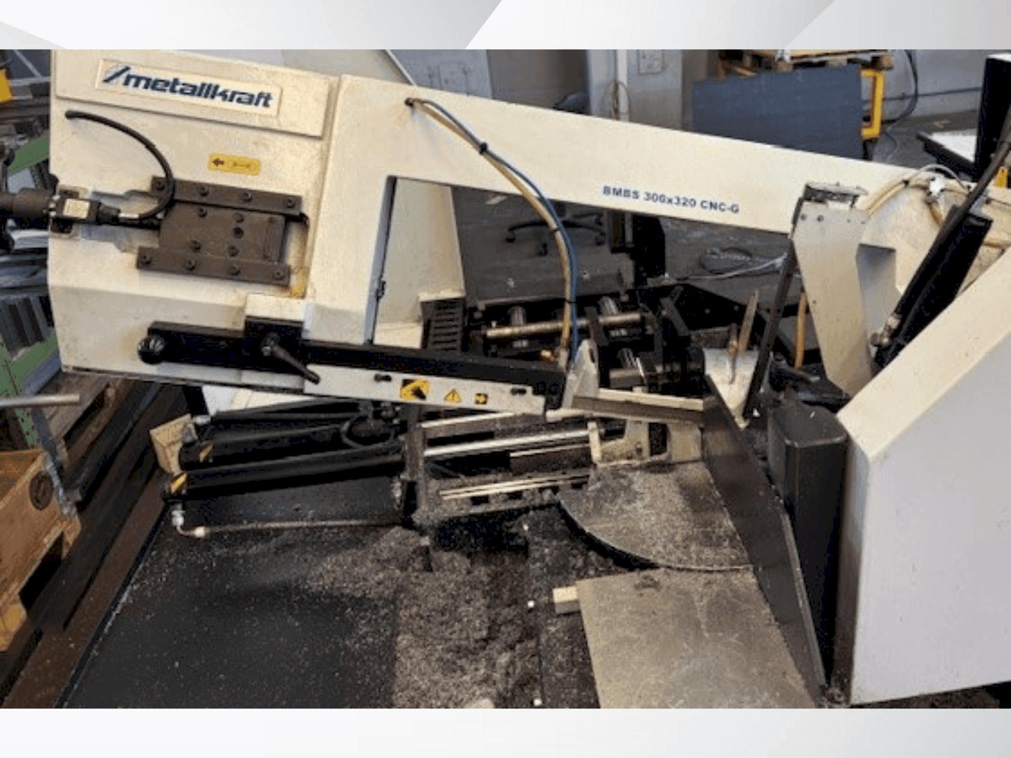 Frontansicht der Metallkraft  BMBS 300X320  Maschine