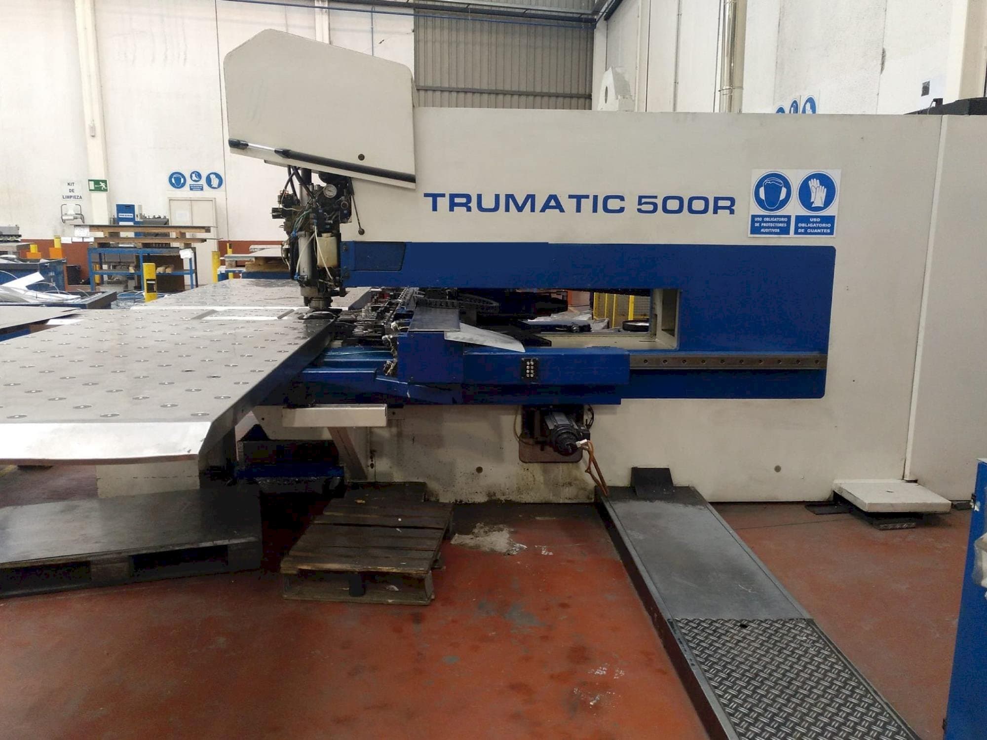 Frontansicht der Trumpf Trumatic 500  Maschine