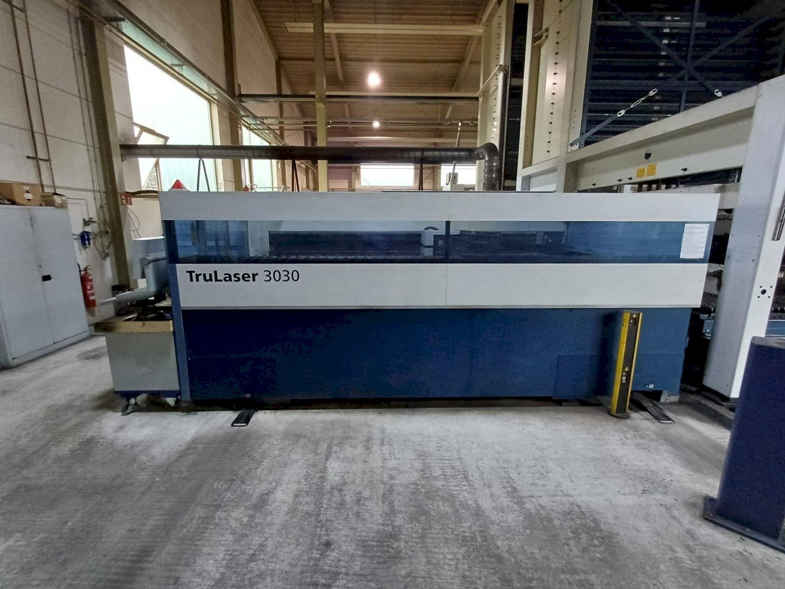 Frontansicht der TRUMPF TruLaser 3030  Maschine