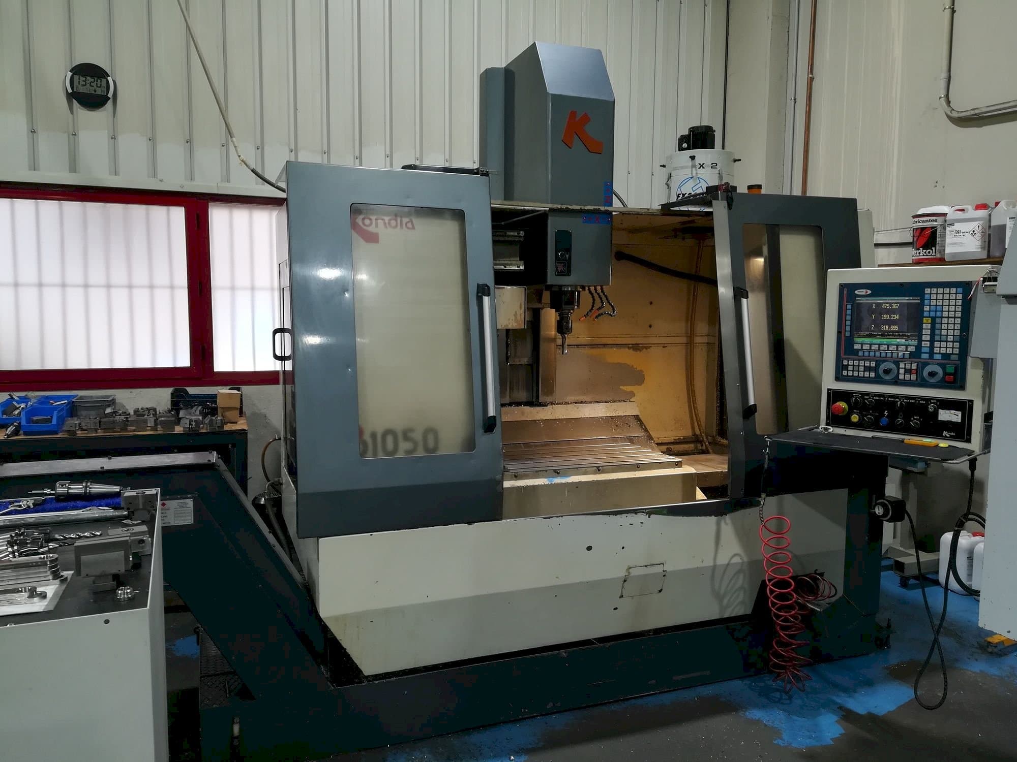 Frontansicht der KONDIA B1050  Maschine