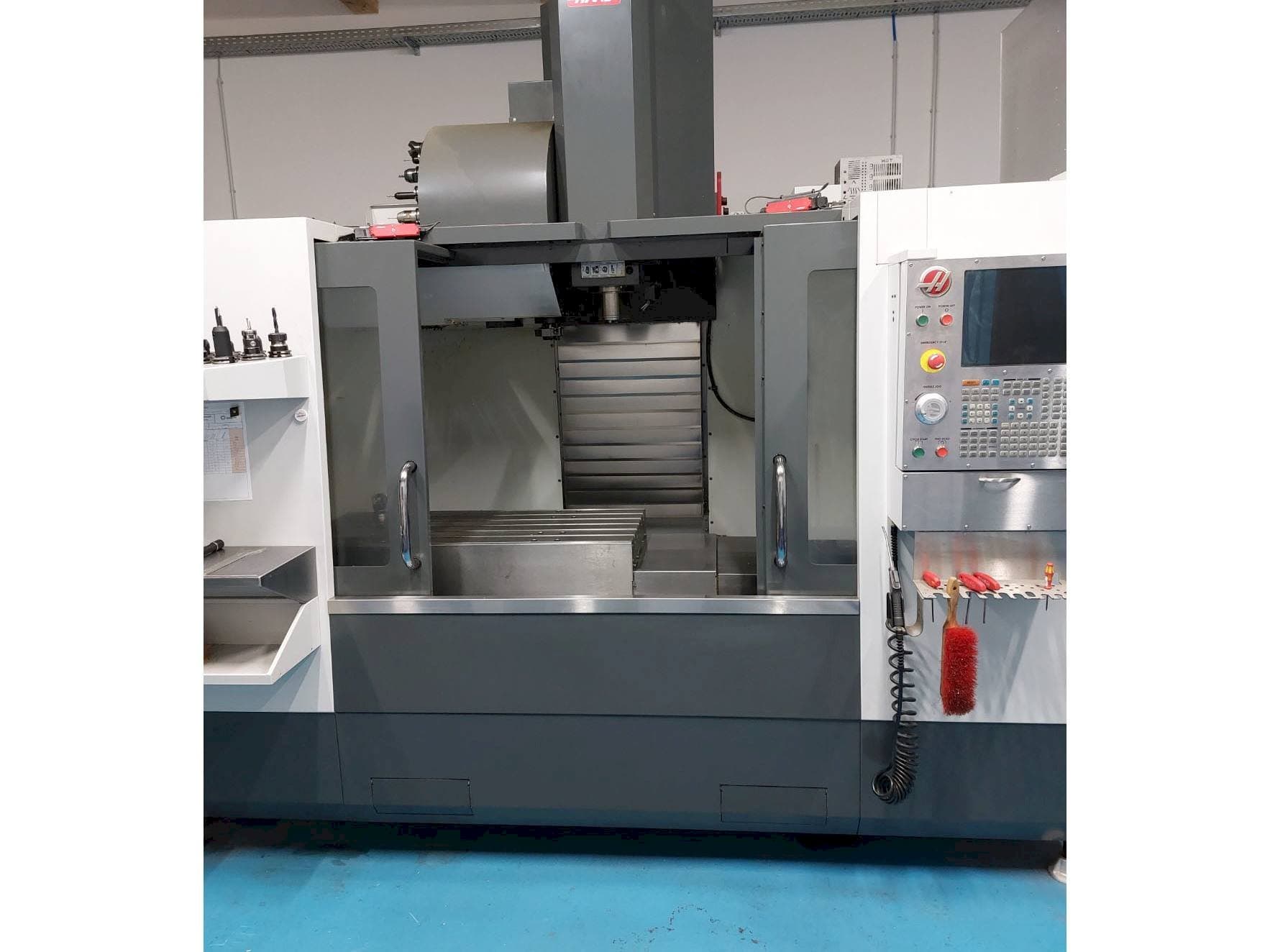 Frontansicht der HAAS VF3  Maschine