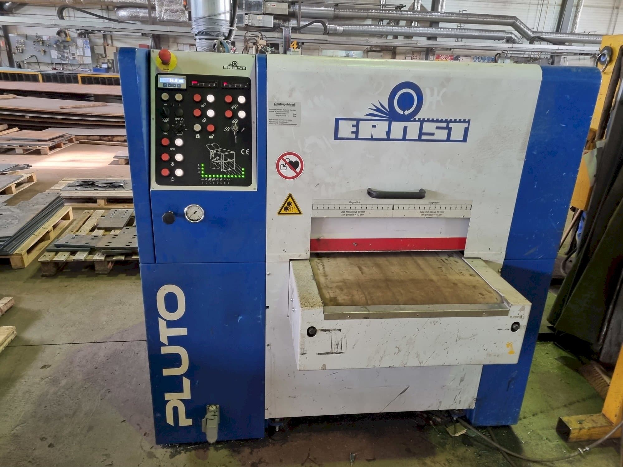 Frontansicht der ERNST PLUTO ELL 600  Maschine