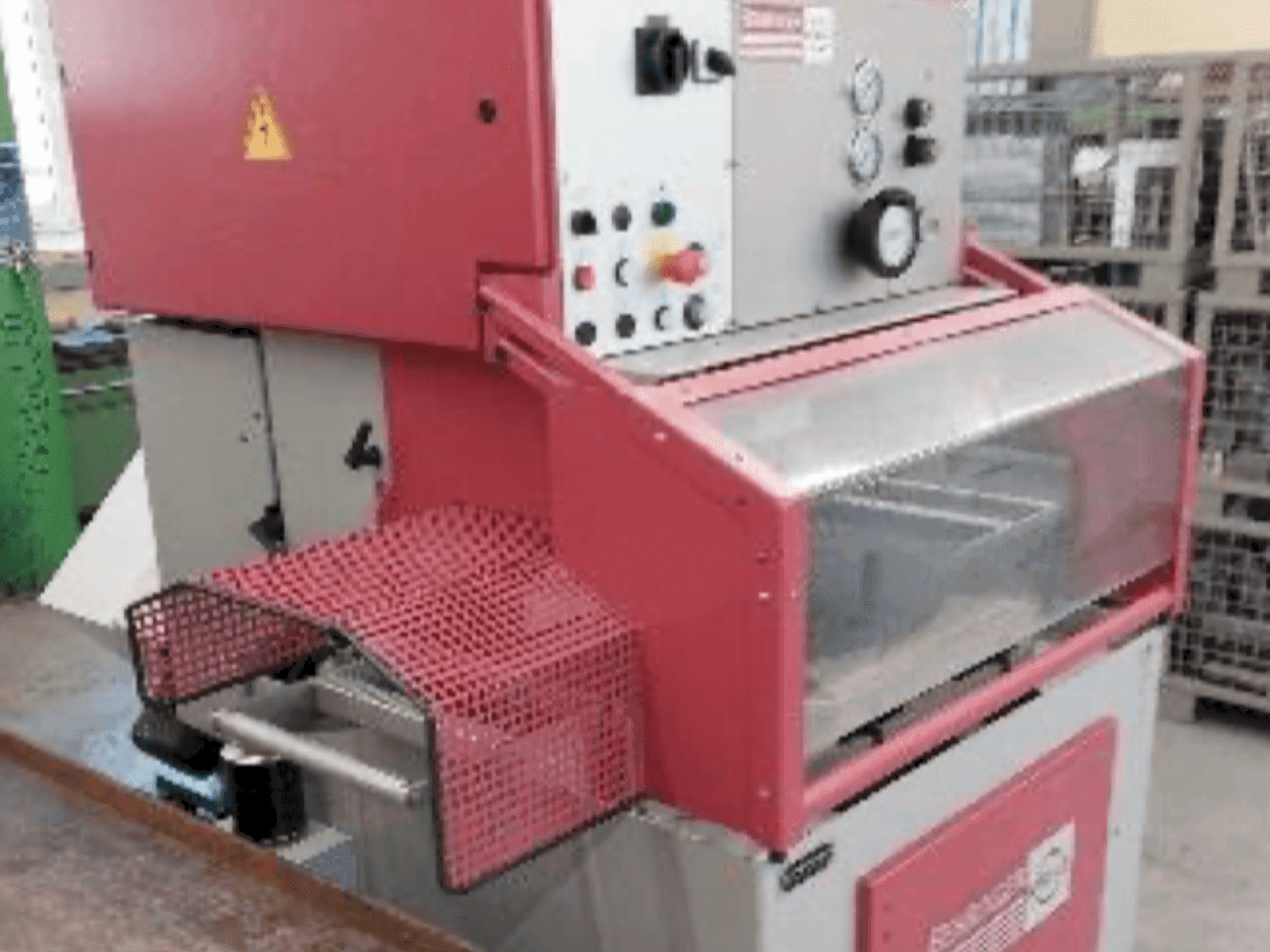 Frontansicht der Behringer EISELE PSU 450 H  Maschine