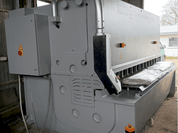 Frontansicht der ERMAKSAN HVR 3100-16  Maschine