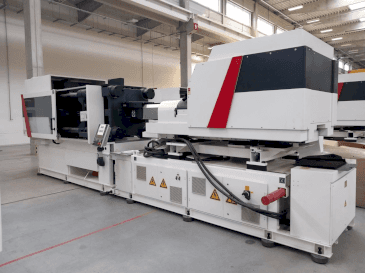 Frontansicht der Milacron Elektron Evo 350  Maschine
