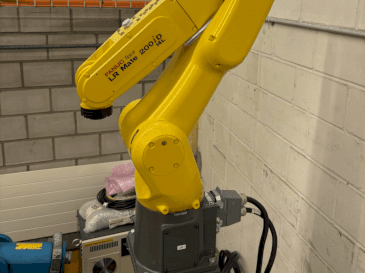 Frontansicht der FANUC LR Mate 200 iD 14L  Maschine