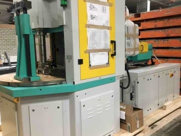 Frontansicht der Arburg ALLROUNDER 1200 t 1000 - 400  Maschine