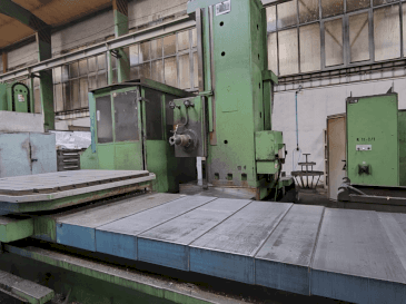 Frontansicht der TOS WHN 13.8 CNC  Maschine