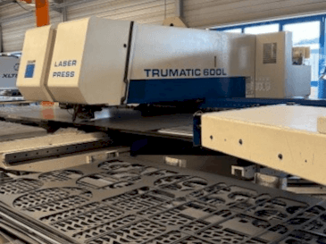 Frontansicht der TRUMPF Trumatic 600L  Maschine
