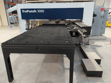 Frontansicht der TRUMPF TruPunch 3000  Maschine