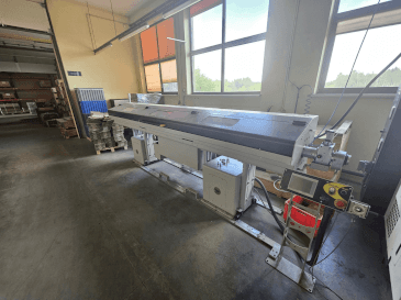 Frontansicht der TOP Automazioni FUSION 352 SX  Maschine