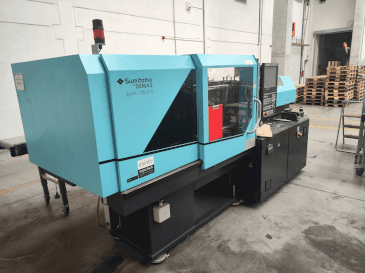 Frontansicht der DEMAG Systec 100/420-310  Maschine