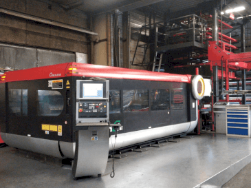 Frontansicht der AMADA LC-3015F1NT 4kW CO2  Maschine