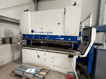 Frontansicht der TRUMPF TrumaBend S 85 - 25  Maschine