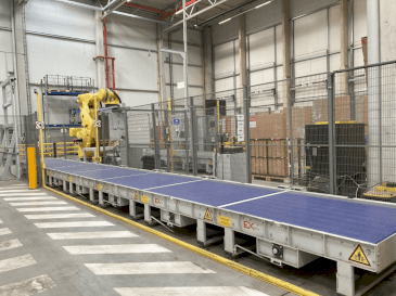 Frontansicht der FANUC M-2000iA/1700L  Maschine