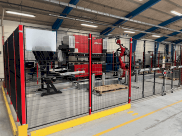 Frontansicht der AMADA HFE3i 1003 8 axes L  Maschine