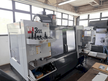 Frontansicht der HAAS VF3 SS  Maschine
