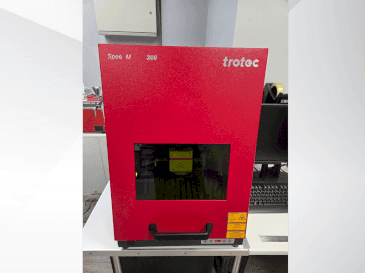 Frontansicht der Trotec Speed marker 300  Maschine