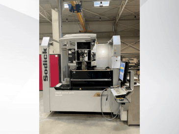 Frontansicht der Sodick SL600Q  Maschine