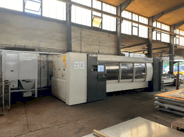 Frontansicht der LVD Sirius 3015 PLUS  Maschine