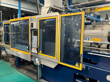 Frontansicht der Krauss Maffei 250-1900 C2 (2005)  Maschine