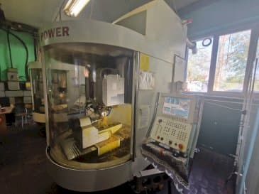 Frontansicht der WALTER Helitronic Power  Maschine