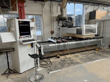 Frontansicht der BIESSE ROVER A  Maschine