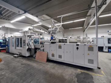 Frontansicht der Krauss Maffei 800-6100 MX  Maschine