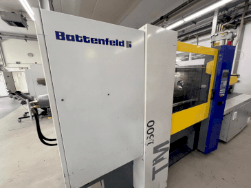 Frontansicht der Battenfeld TM 1600/1000  Maschine
