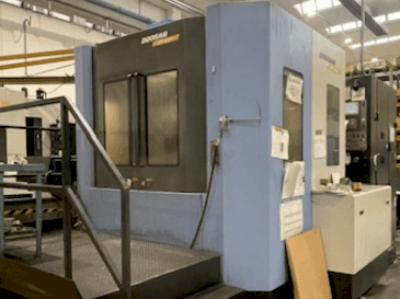 Frontansicht der DOOSAN HM 6300 (2009)  Maschine