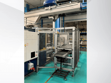 Frontansicht der Krauss Maffei KM350  Maschine