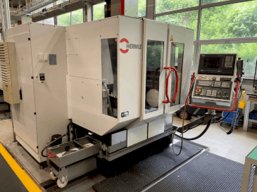 Frontansicht der HERMLE C600V  Maschine